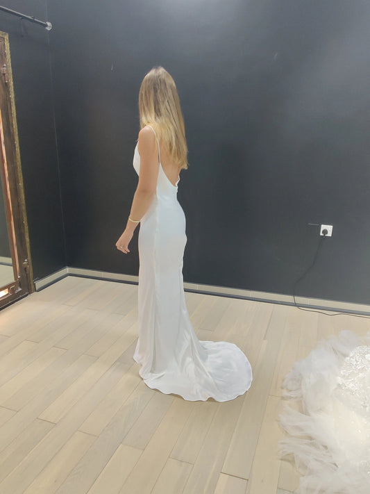 Elegant beach silk wedding dress aishafashionworld