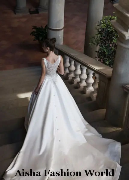 Elegant high end  wedding dress with crystal decoration at the back available in Qatar - aishafashionworld