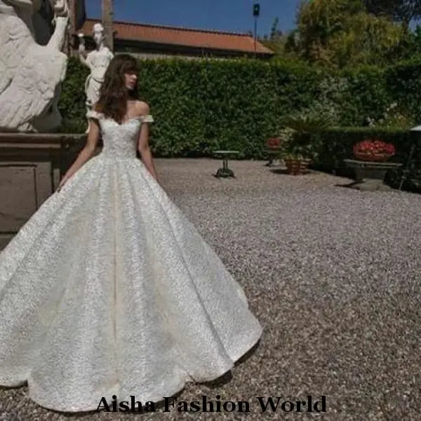 Glamorous detailed ball wedding dress - aishafashionworld